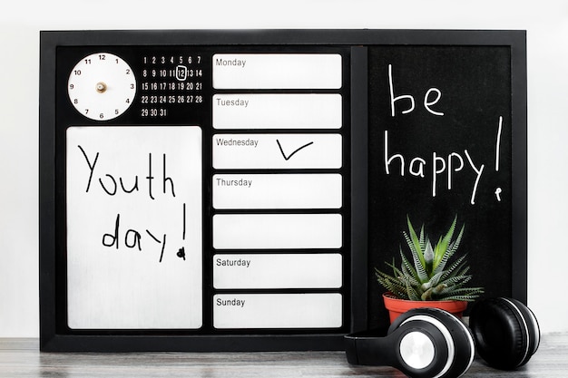 A visual of a calendar or to-do list with a "Weekly Review" block highlighted.